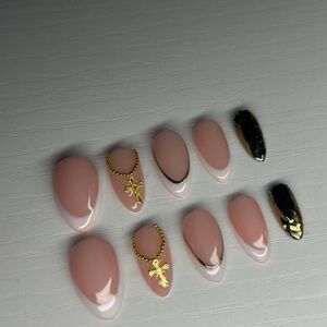 Elegant Pink and Gold Press-On Nails